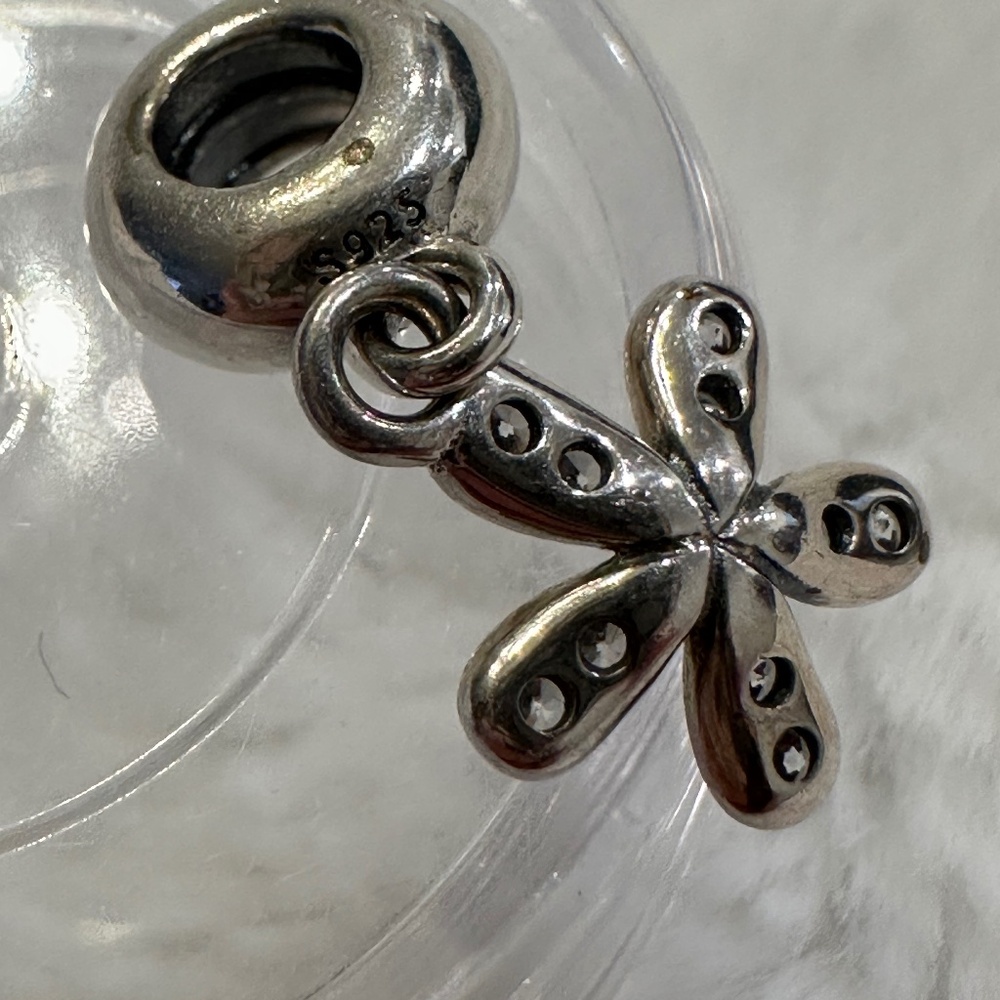 Daisy charm for moments barrel clasp bracelet